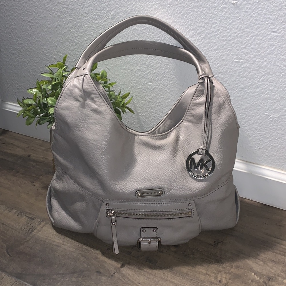 MICHAEL KORS PEBBLED LEATHER PURSE